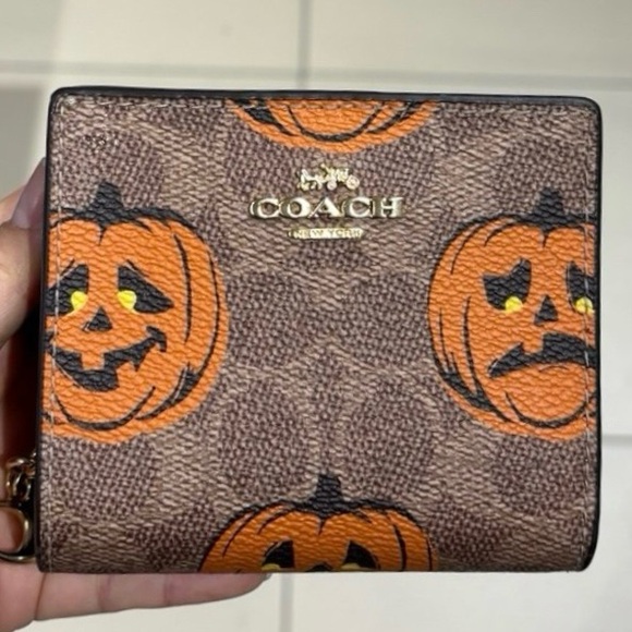 COACH Snap Wallet w Pumpkin Print CCR19 Signature Canvas Halloween 2025 NWT - Picture 3 of 7
